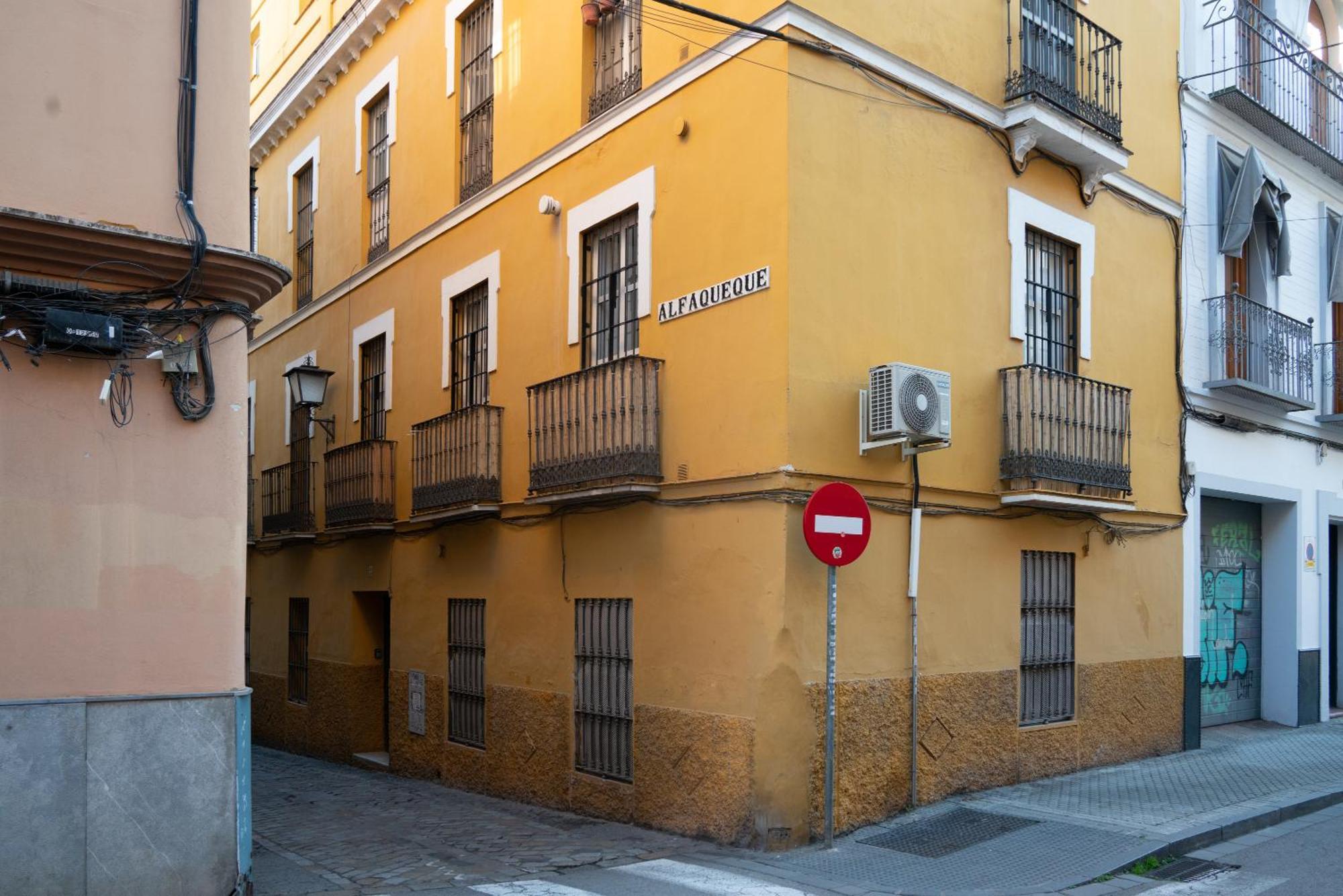 Apartamentos Alfaqueque B Seville Exterior photo